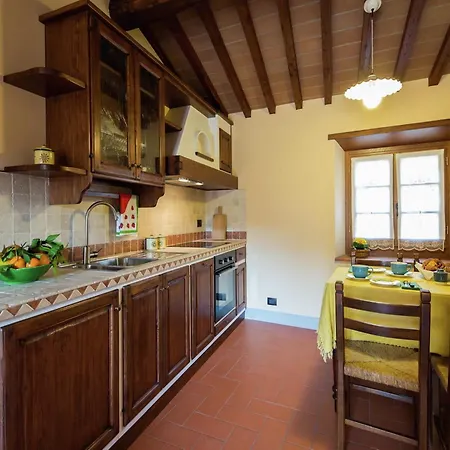 In With Pool And Val Di Chiana View Villa