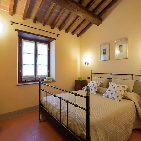 וילה In With Pool And Val Di Chiana View *