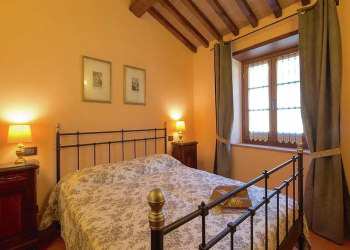 In With Pool And Val Di Chiana View Villa